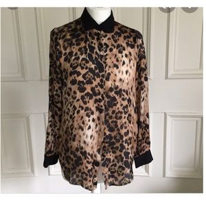 Leopard print blouse with black collar
